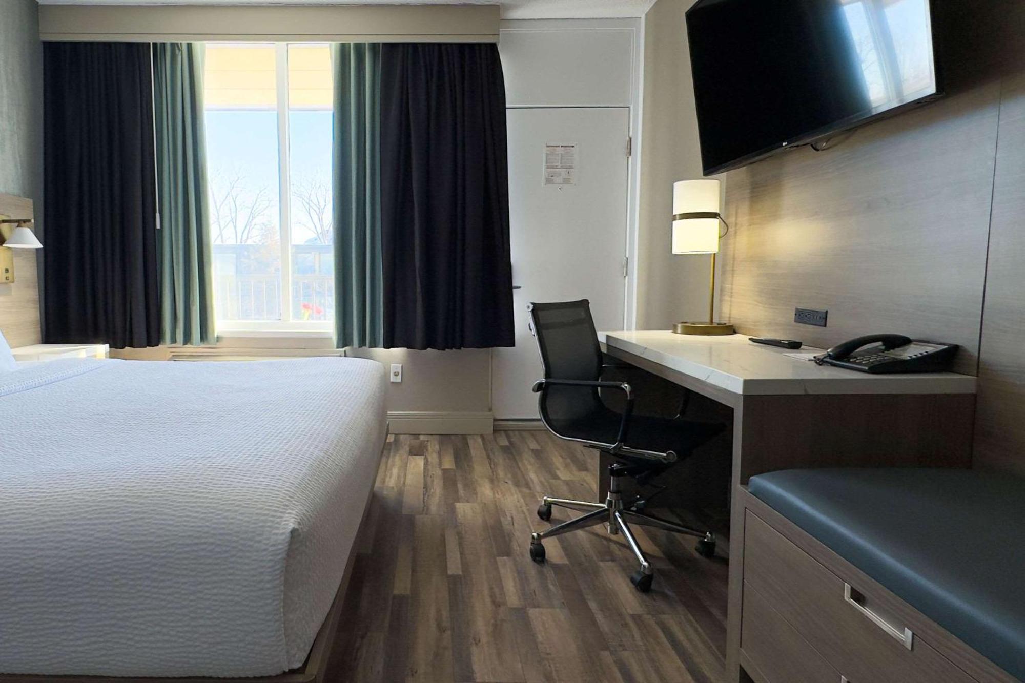 Radisson Hotel Montreal Airport Экстерьер фото